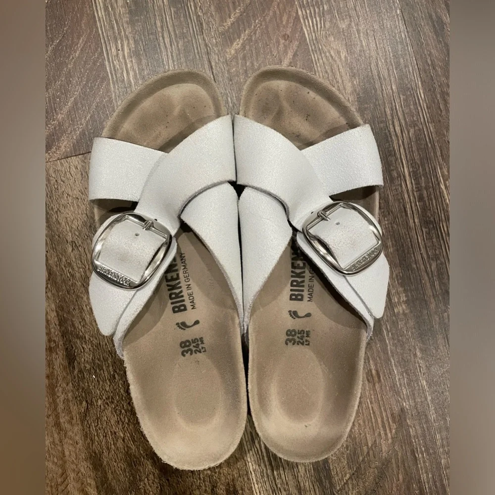 Birkenstock White Silver Sandals Comfortable Footbed Stylish Design - Picture 2 of 5